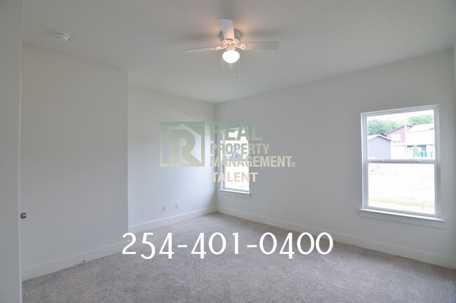 Building Photo - DISCOUNT RENT!!! Bedroom, 2.5 Bath/.5bath ...
