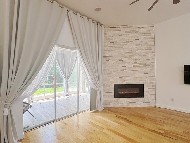 Building Photo - 824 Palm Cove Dr