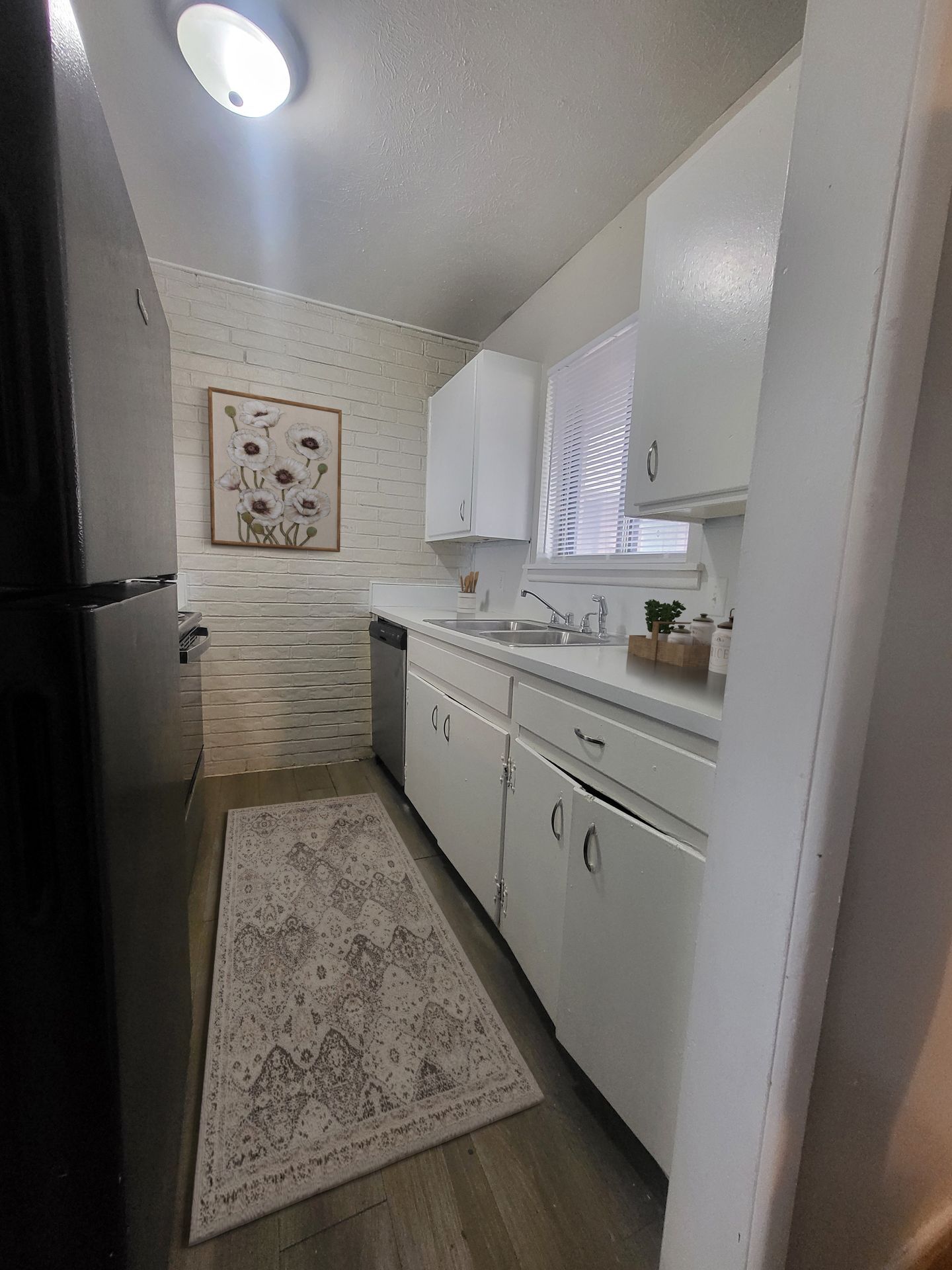 Building Photo - Lakeside Townhomes