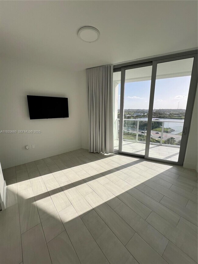 Building Photo - 2000 Metropica Wy