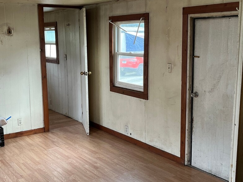 Building Photo - 1130 MT-135