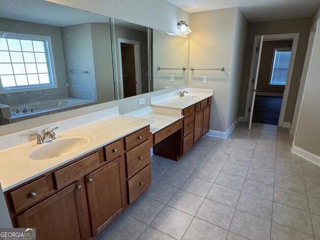 Building Photo - 7411 Redbud Loop