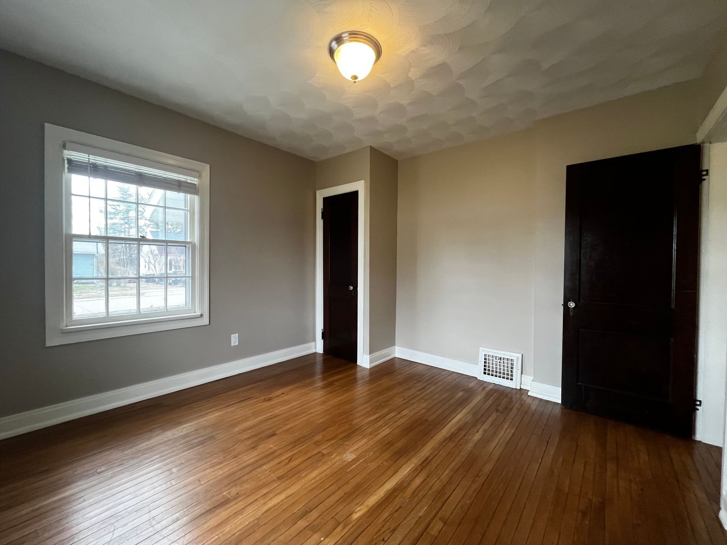 Building Photo - 2706 Waynewood Dr