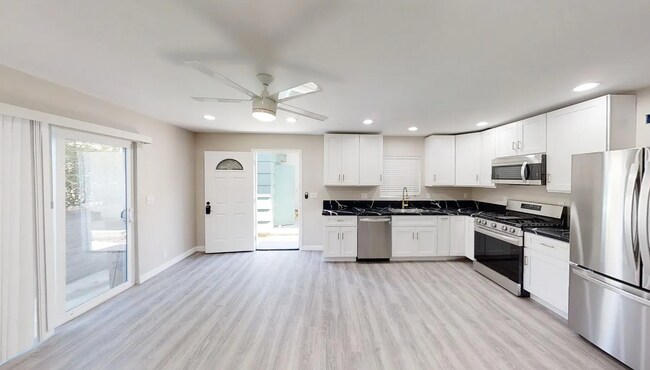 Building Photo - 5354-5356 E Falls View Dr