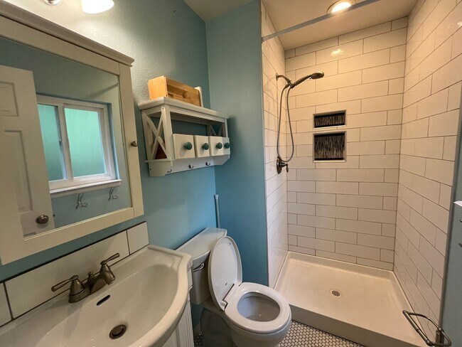 Building Photo - Adorable Home in West Fort Collins