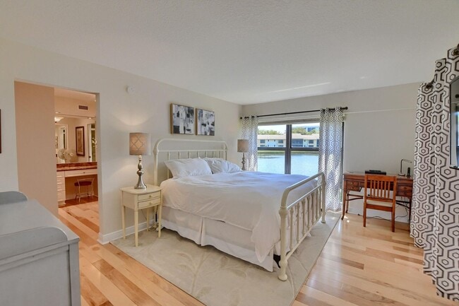 Building Photo - 6748 Willow Wood Dr