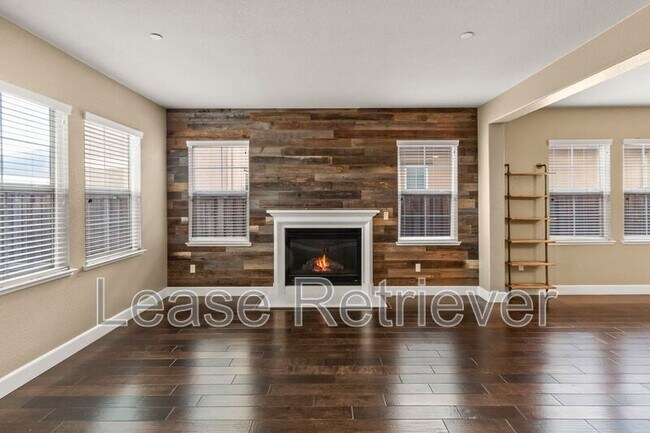 Building Photo - 479 W Esplanade Dr