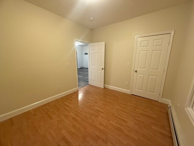 Building Photo - 15 Oakes Ave