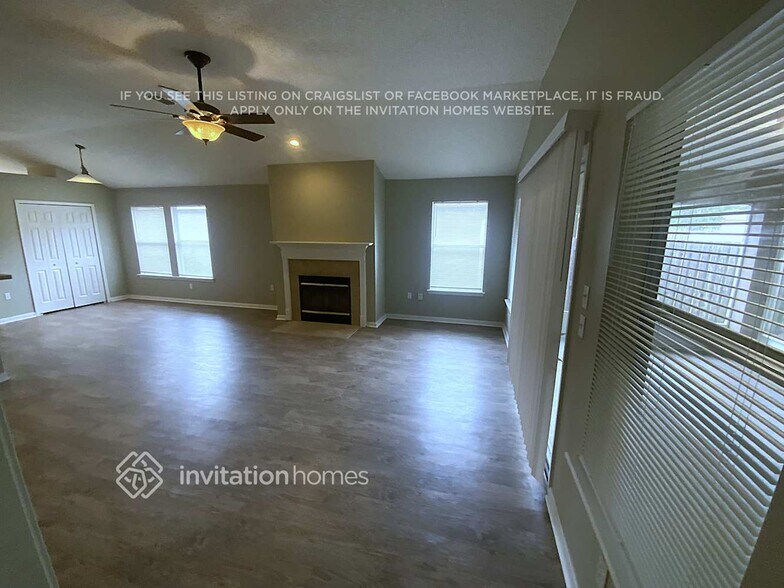 Building Photo - 13463 Devan Lee Dr E