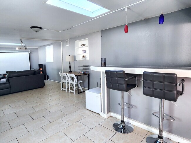 Building Photo - 6049 45th Ave N