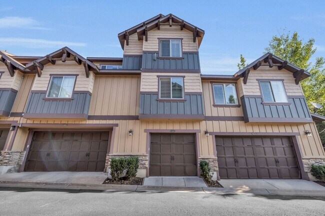 Building Photo - Parks Edge Townhome - BEST PRICE -$2700 pe...