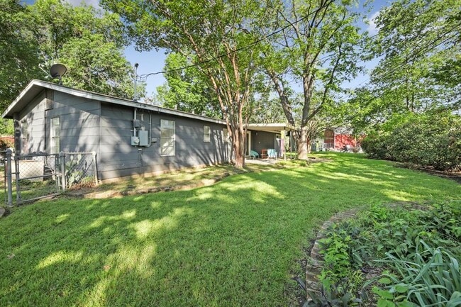 Building Photo - 2202 Towbridge Cir