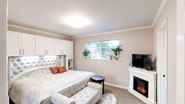 Building Photo - 1305 Antwerp Ln