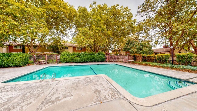 Building Photo - 562 Santa Alicia Dr