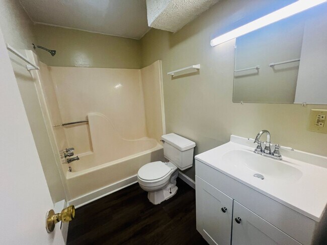 Building Photo - 1107-1111 Burns Ave