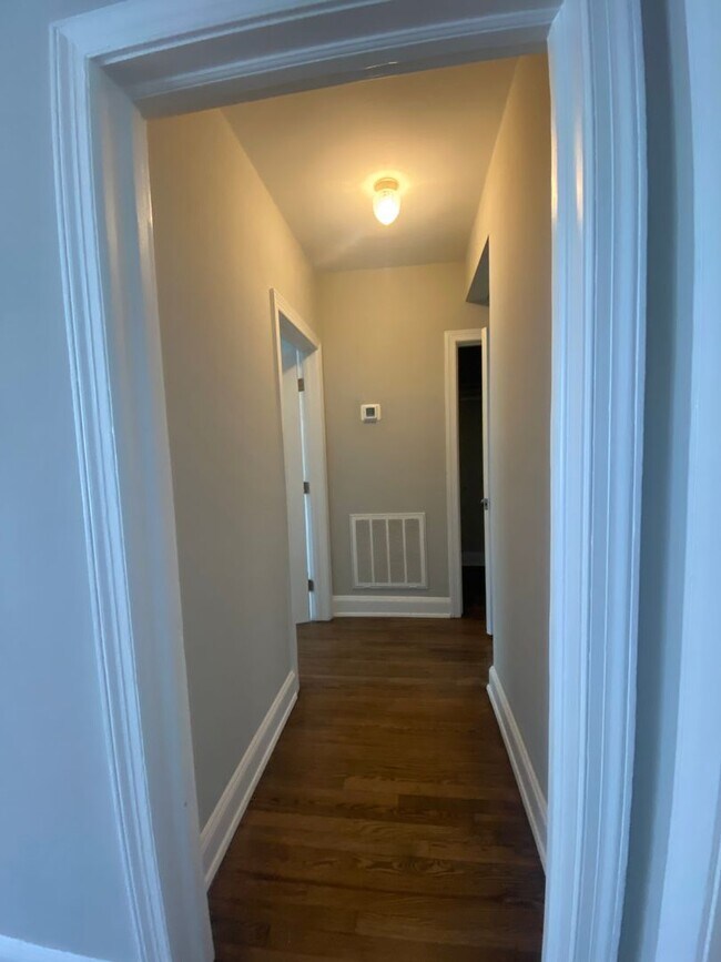 Building Photo - 1 Bedroom 1 Bathroom Unit-First Floor