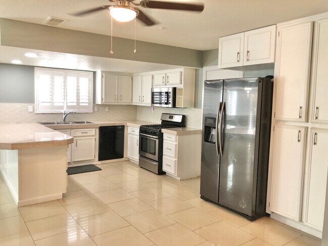 Building Photo - 68180 Calle Azteca