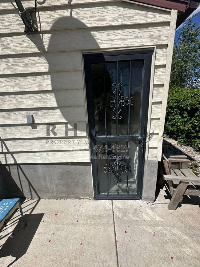 Building Photo - 825 W Arapahoe Ave