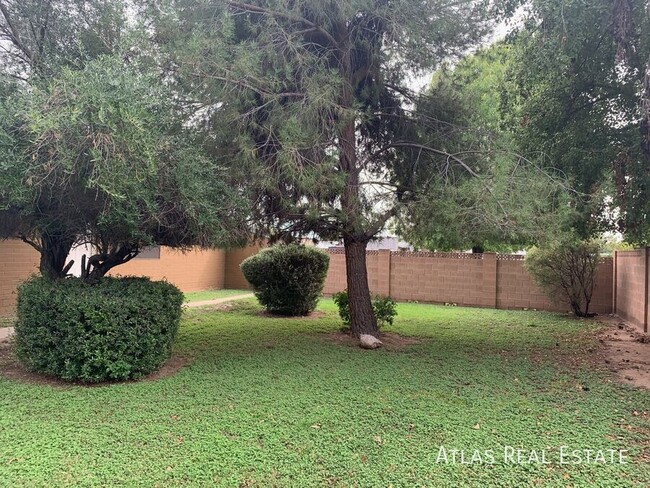 Building Photo - Recently Remodeled Garden Style 2 Bedroom