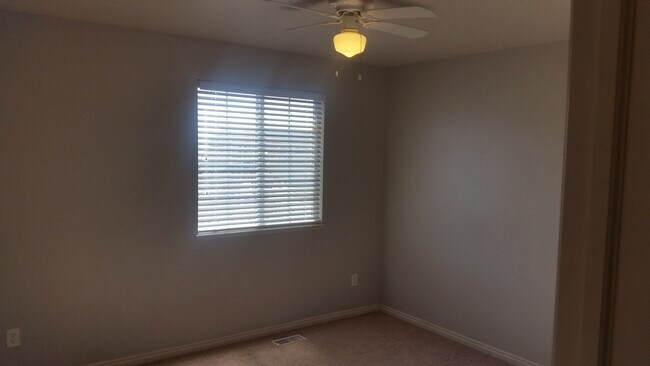 Building Photo - Beautiful town home in South Ogden for rent
