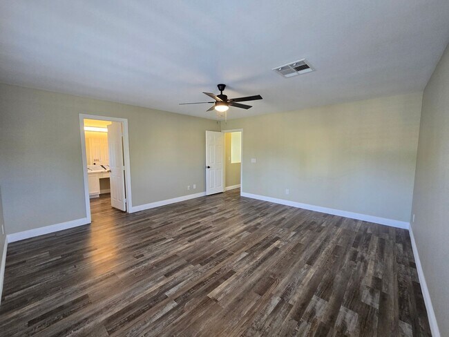 Building Photo - A Fabulous 4 Bedroom Home in Peccole Ranch