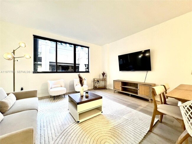 Building Photo - 540 Brickell Key Dr