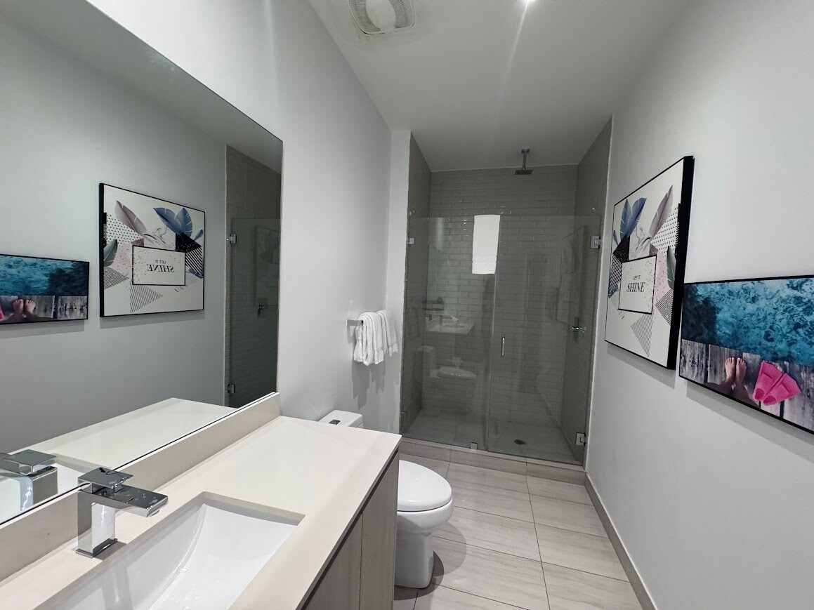 Building Photo - 4010 S Ocean Dr