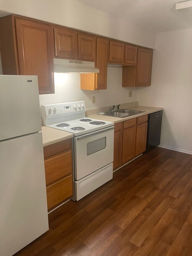 Building Photo - Modern 2-Bed, 1-Bath Oasis with Central Air and Gourmet Kitchen