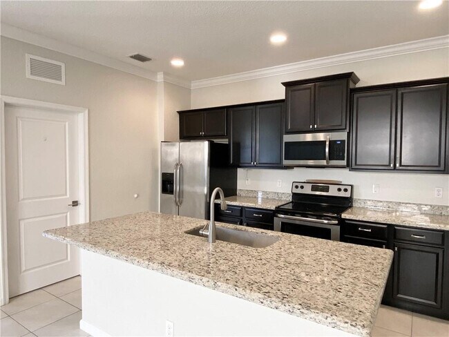 Building Photo - 4028 Tomoka Dr