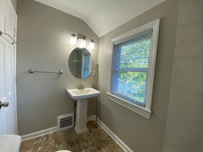 Building Photo - 5248 Haverford Dr