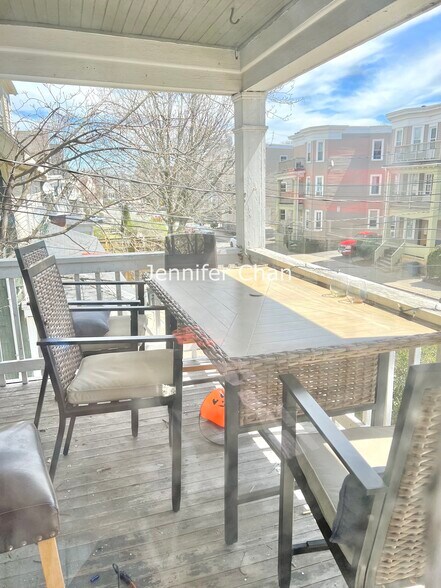 Building Photo - 18 Ashford St