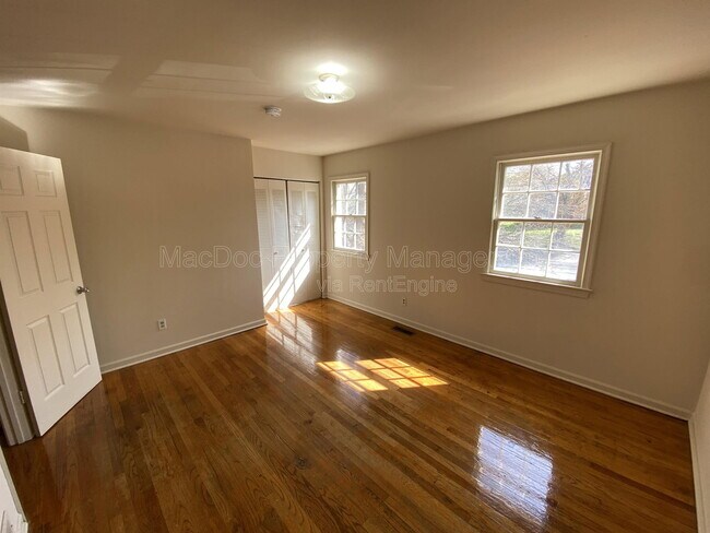 Building Photo - 706 Olde Greenwich Cir