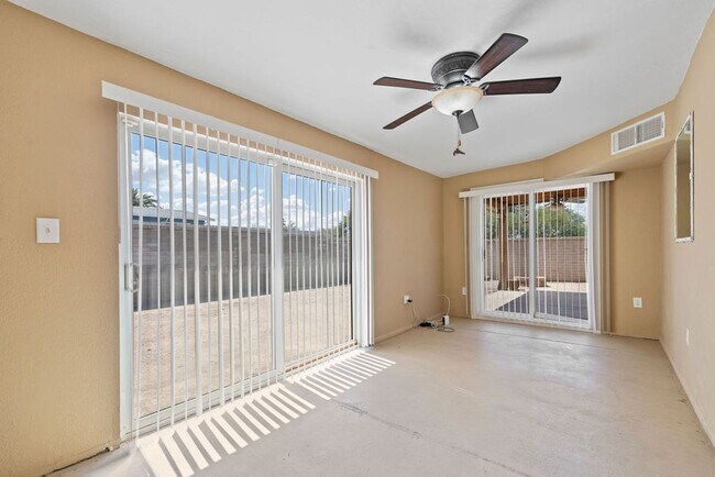 Building Photo - Southeast 3 Bedroom 2 Bath Home with No HOA