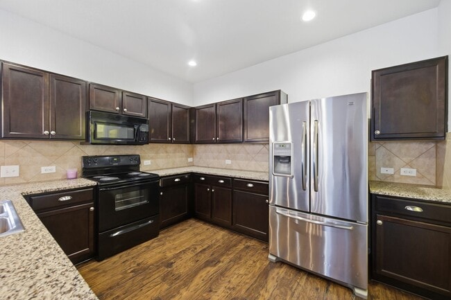 Building Photo - Four Bedroom Home in Manor