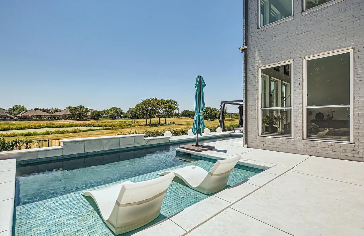 Building Photo - 1323 Bradford Dr