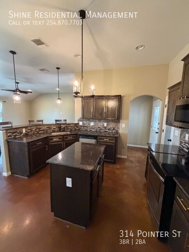 Building Photo - 314 Pointer St