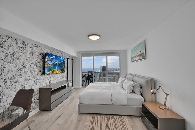 Building Photo - 1830 S Ocean Dr