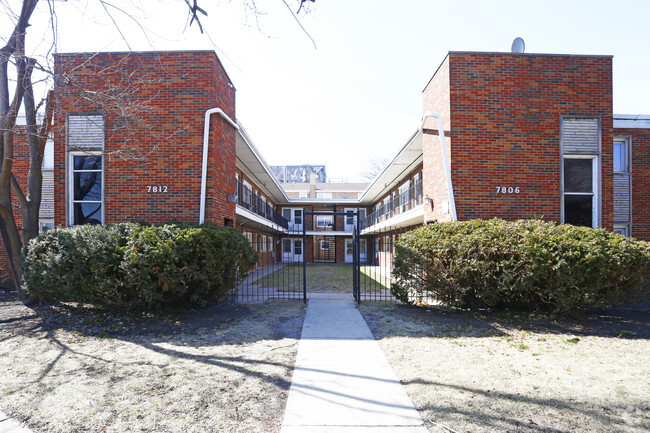 Building Photo - 7806-7812 S Troy