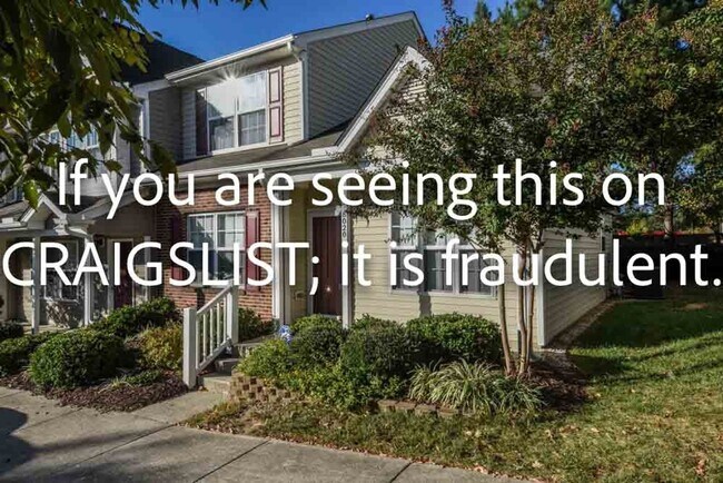 Building Photo - Great End Unit Townhome - FIRST MONTH'S RE...