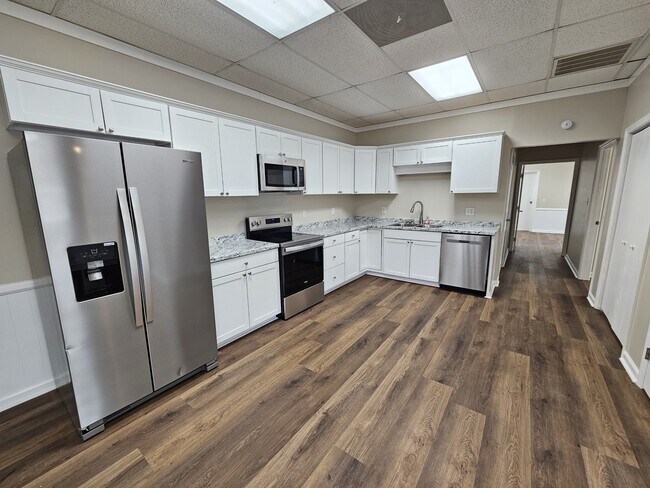 Building Photo - 1198 Holly Springs Rd