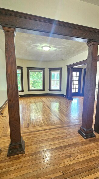 Building Photo - 254 Goffe Terrace