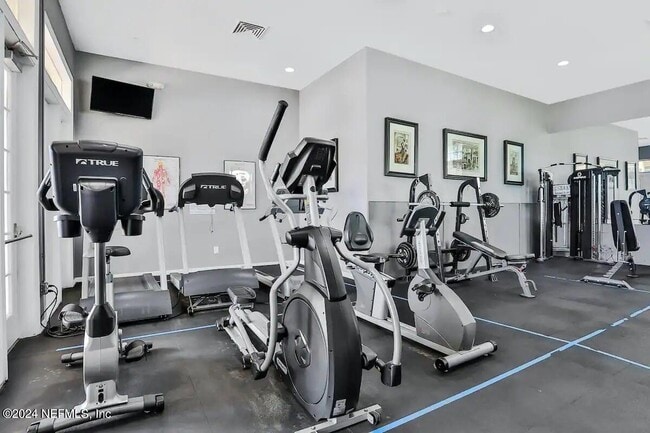 Building Photo - 13703 Richmond Park Dr N