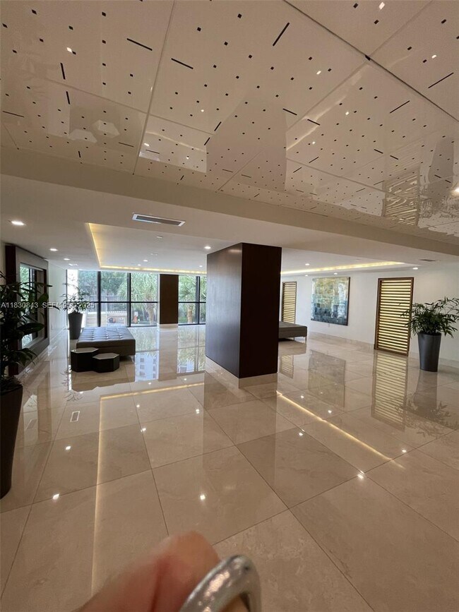 Building Photo - 540 Brickell Key Dr