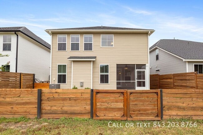 Building Photo - 319 Green Fern Dr