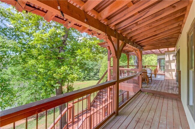 Building Photo - 2870 Roanoke Rd