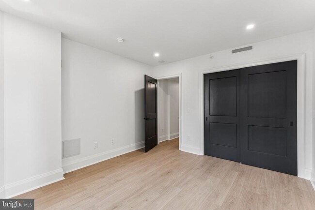 Building Photo - 135 S 19th St