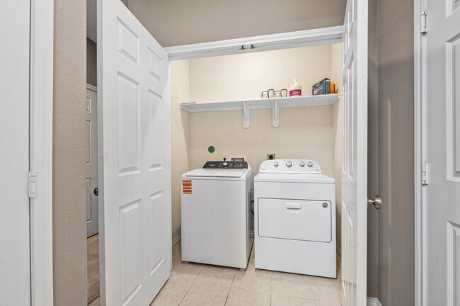 Building Photo - 9312 Bauer Vista Dr