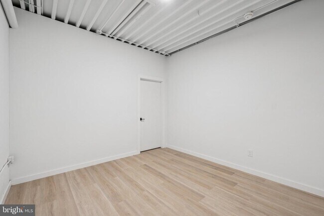 Building Photo - 1116 N Bodine St
