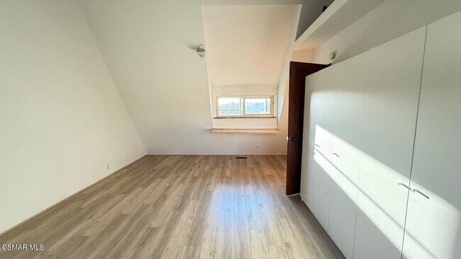 Building Photo - 669 Benson Way