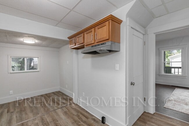 Building Photo - 3 Bed Home with Private Parking & Yard – $1,495/mo